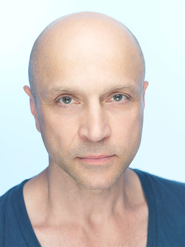 Robert Glumbek’s headshot